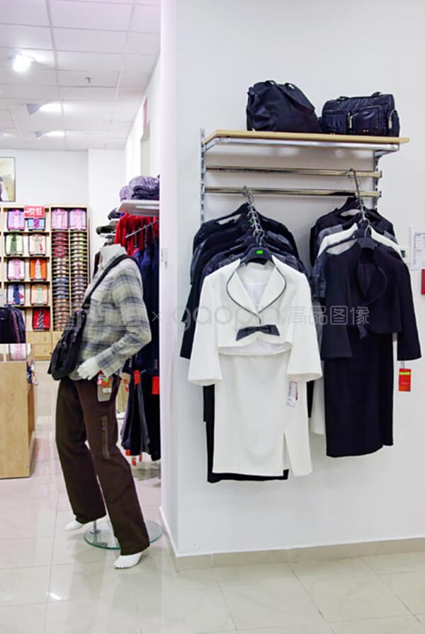 布藝風(fēng)尚 傳統(tǒng)布店的現(xiàn)代轉(zhuǎn)型與服飾零售新貌
